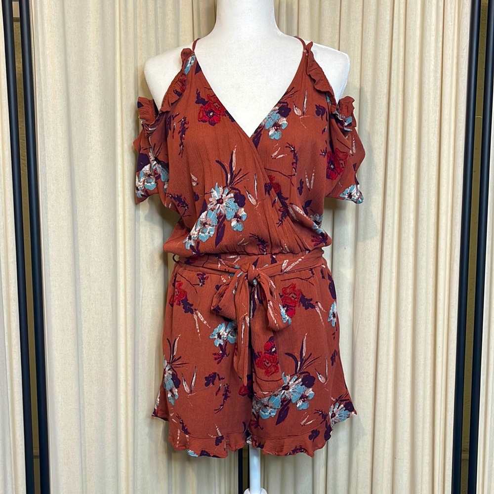 NWT- BLU PEPPER BROWN FLORAL ROMPER SIZE LARGE